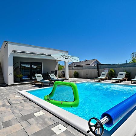 Holiday House Sara With Heated Pool Privlaka  Exterior foto