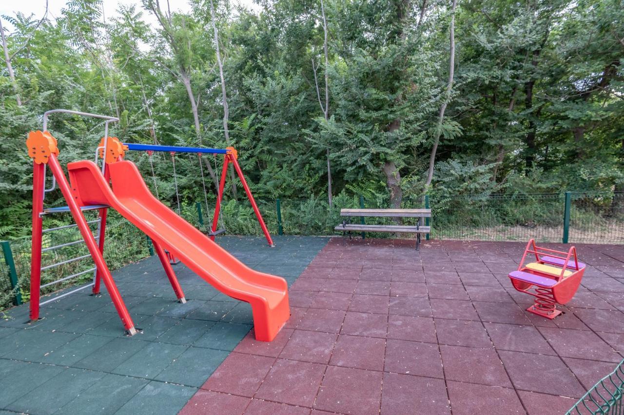 Holiday House Sara With Heated Pool Privlaka  Exterior foto