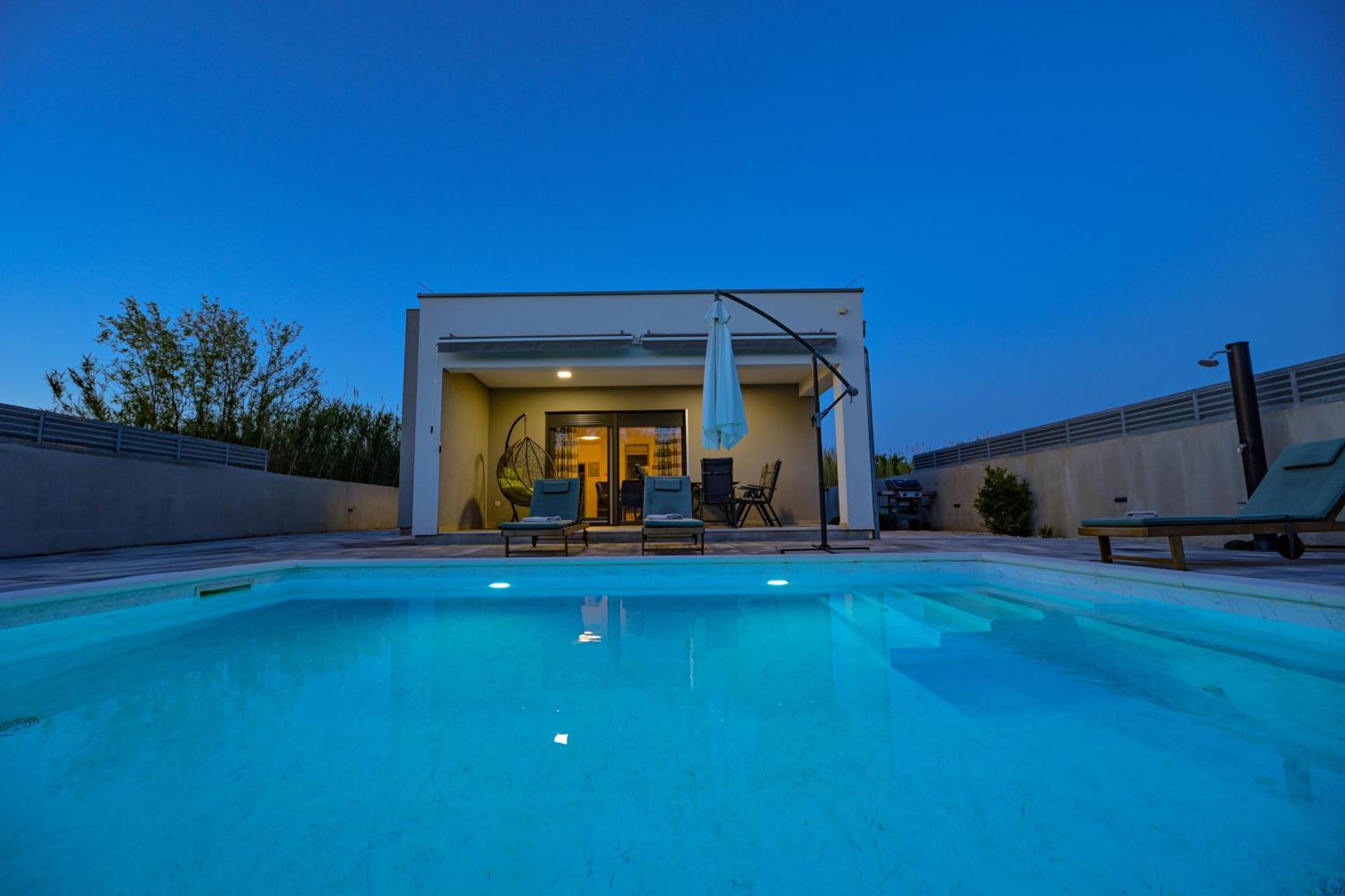 Holiday House Sara With Heated Pool Privlaka  Exterior foto