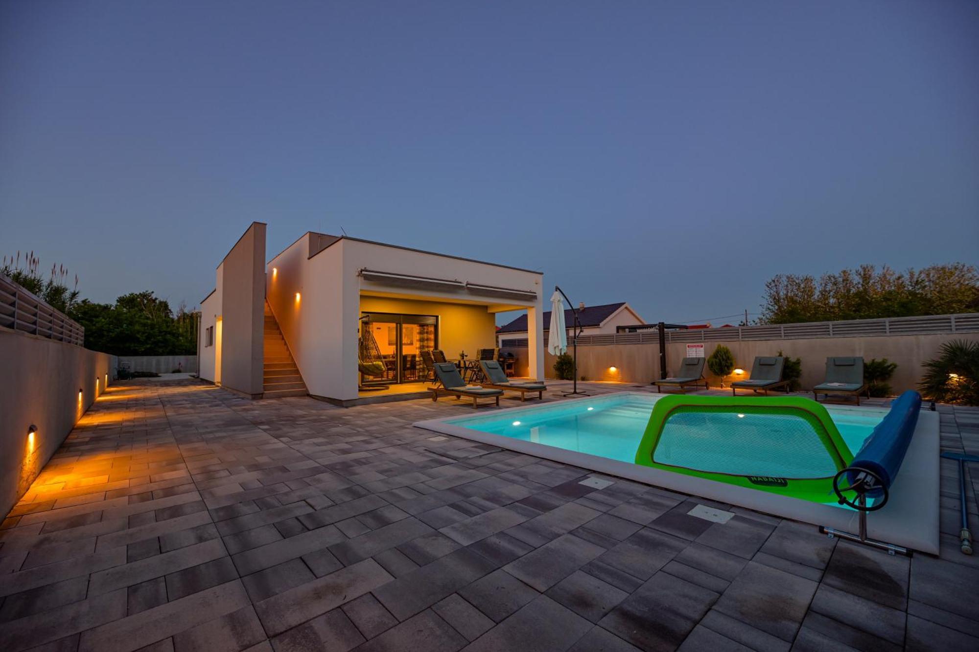 Holiday House Sara With Heated Pool Privlaka  Exterior foto