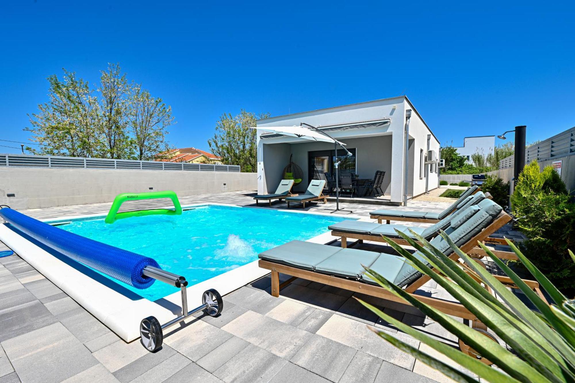 Holiday House Sara With Heated Pool Privlaka  Exterior foto