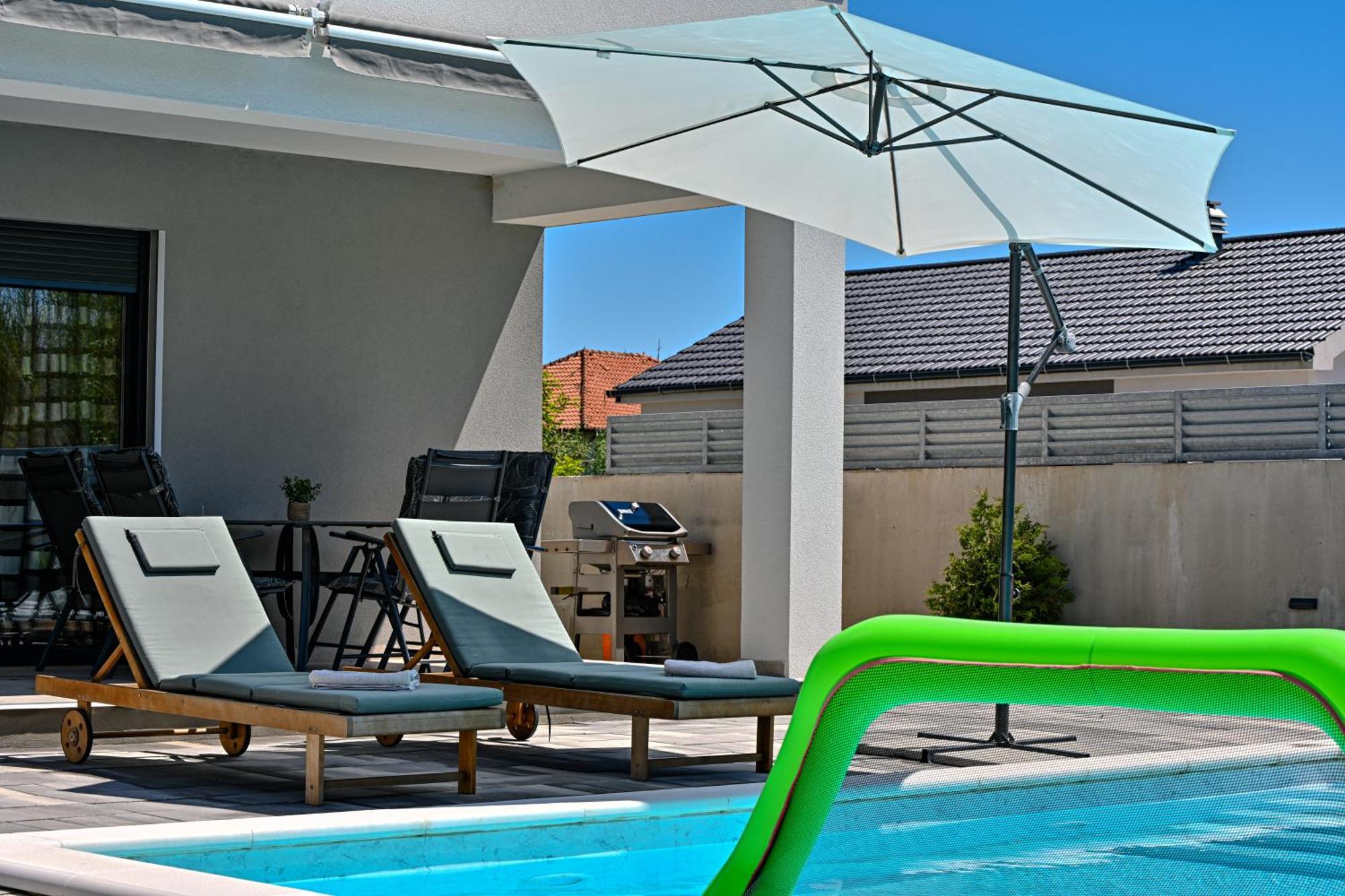 Holiday House Sara With Heated Pool Privlaka  Exterior foto