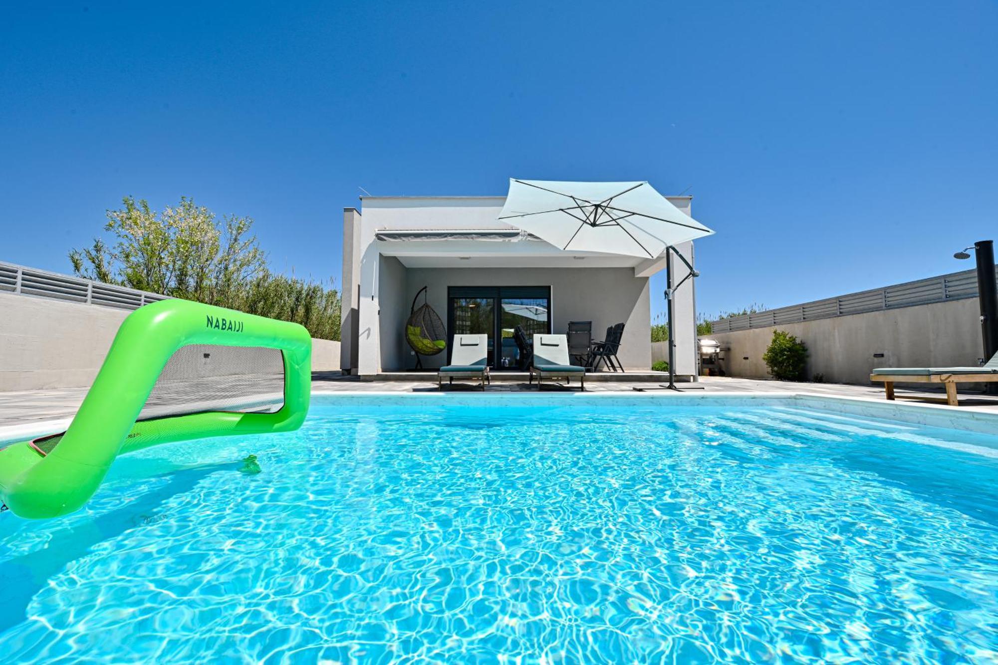 Holiday House Sara With Heated Pool Privlaka  Exterior foto