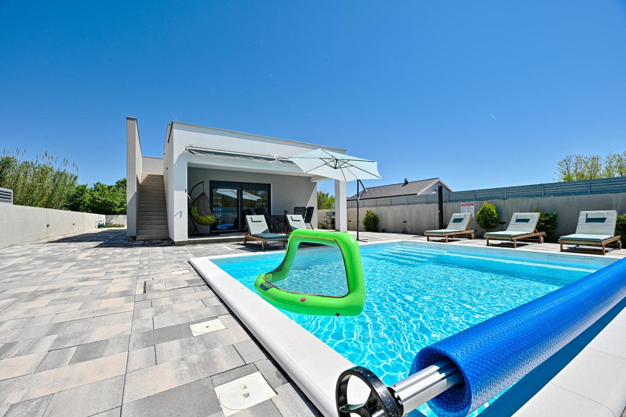 Holiday House Sara With Heated Pool Privlaka  Exterior foto
