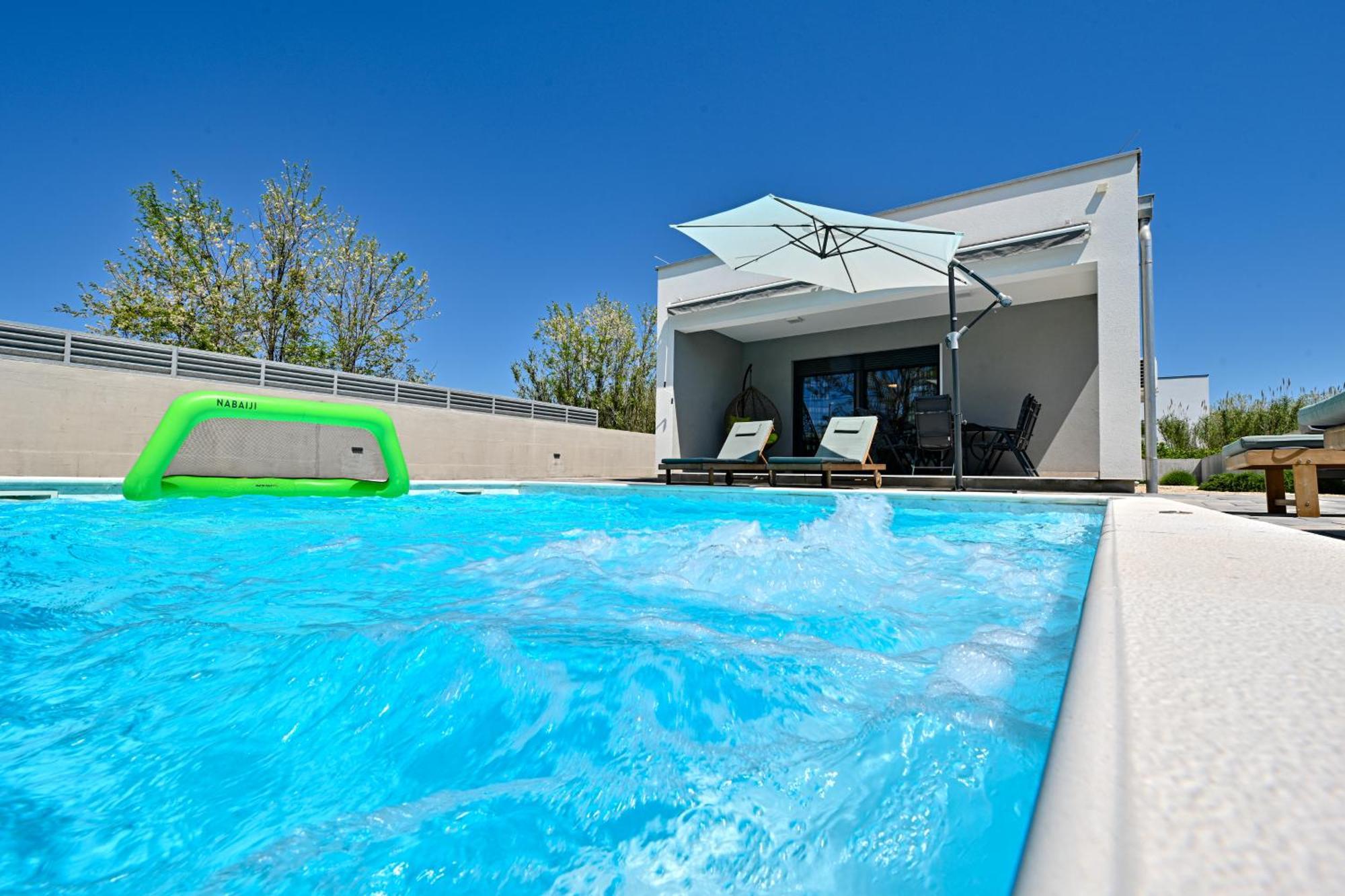 Holiday House Sara With Heated Pool Privlaka  Exterior foto