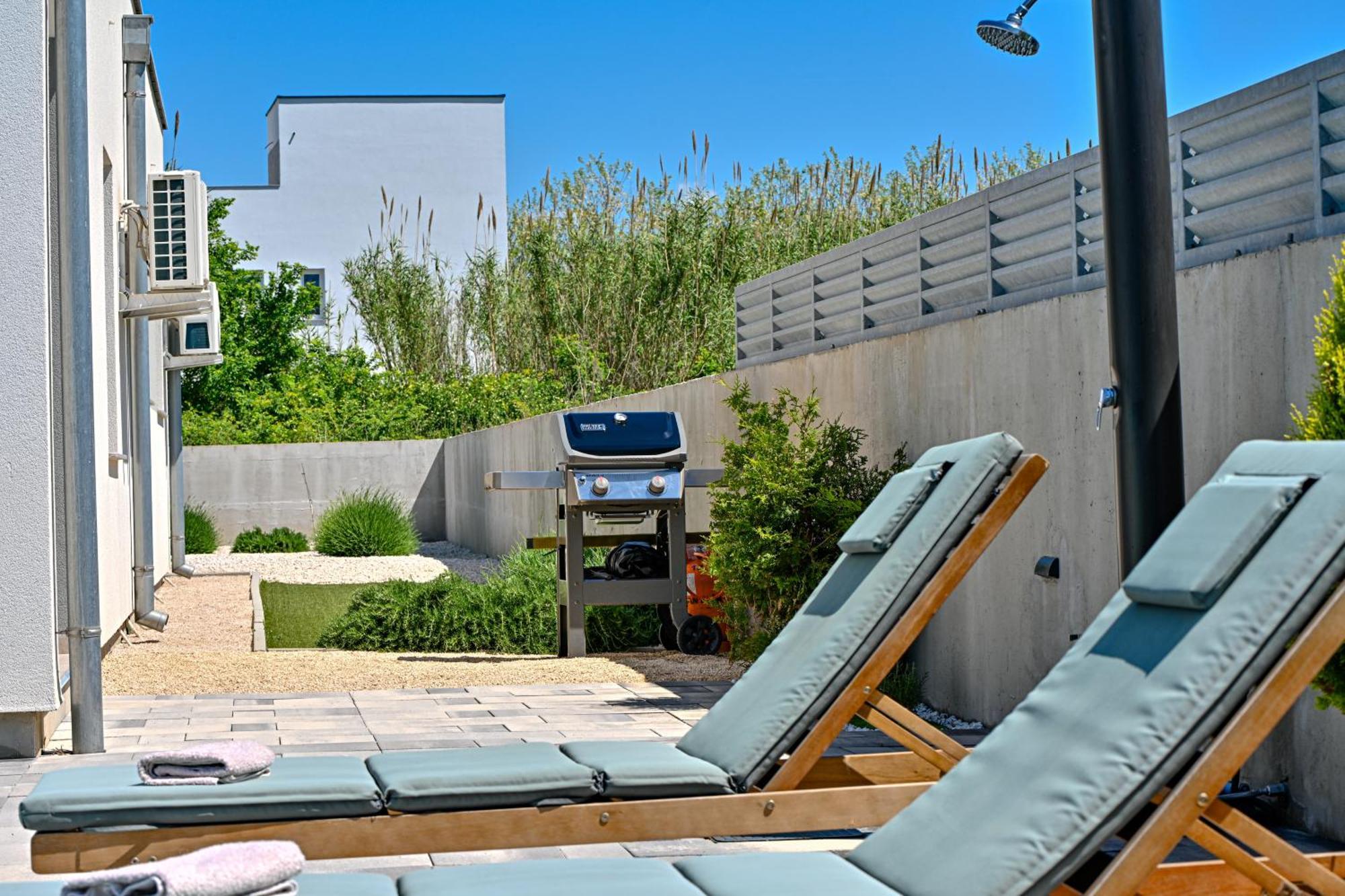 Holiday House Sara With Heated Pool Privlaka  Exterior foto