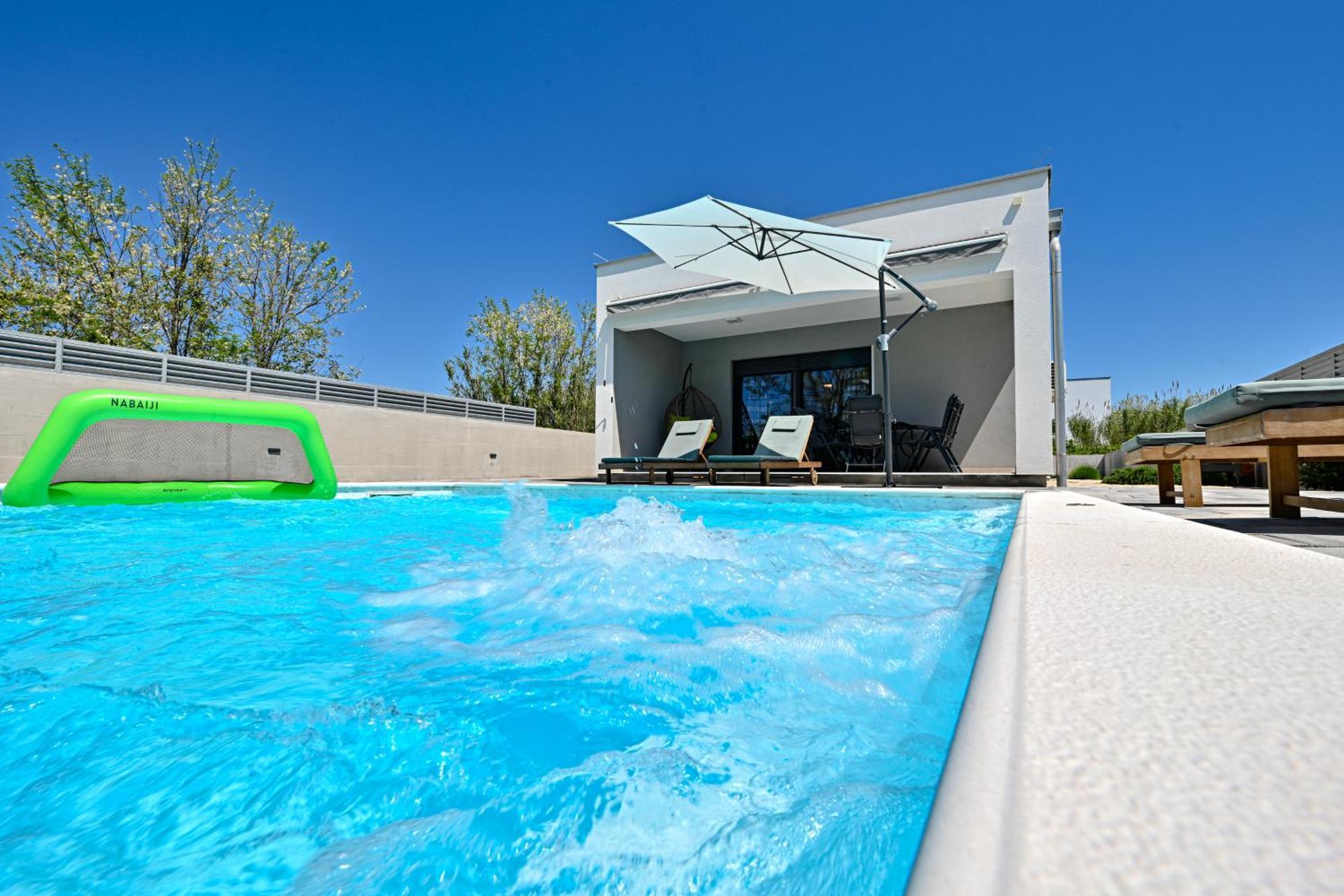 Holiday House Sara With Heated Pool Privlaka  Exterior foto